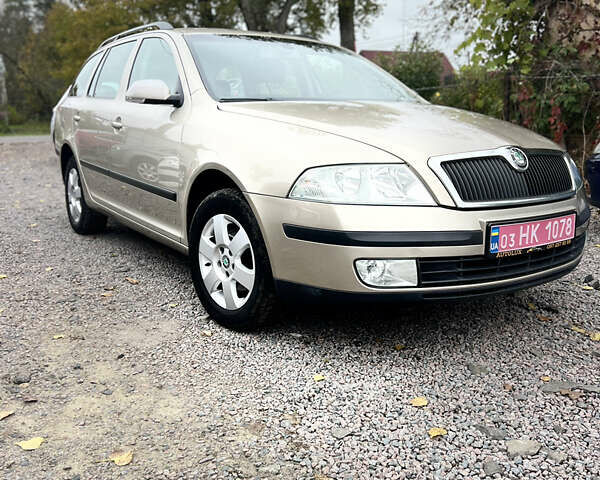 Жовтий Шкода Октавія, об'ємом двигуна 1.6 л та пробігом 213 тис. км за 6450 $, фото 1 на Automoto.ua