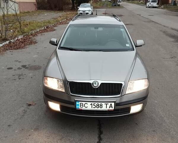 Жовтий Шкода Октавія, об'ємом двигуна 1.6 л та пробігом 231 тис. км за 5800 $, фото 1 на Automoto.ua