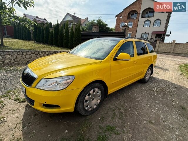 Желтый Шкода Октавия, объемом двигателя 1.99 л и пробегом 245 тыс. км за 6500 $, фото 1 на Automoto.ua