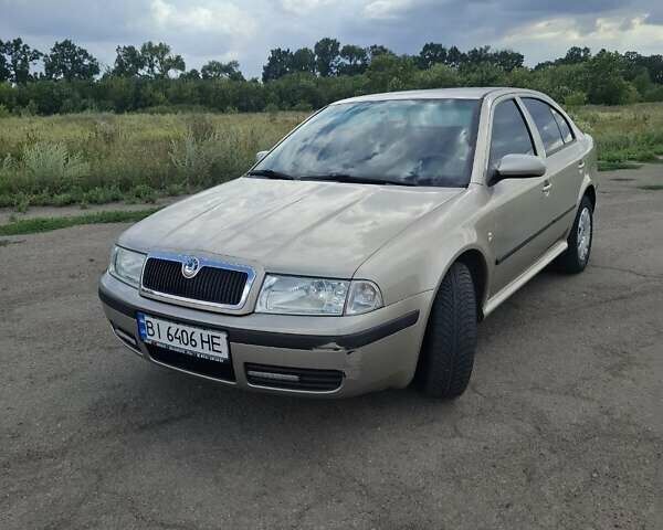 Желтый Шкода Октавия, объемом двигателя 1.6 л и пробегом 215 тыс. км за 4300 $, фото 1 на Automoto.ua