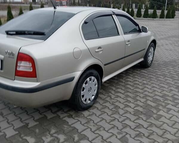 Желтый Шкода Октавия, объемом двигателя 1.6 л и пробегом 210 тыс. км за 4800 $, фото 1 на Automoto.ua