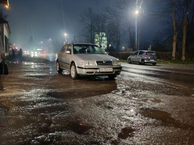 Серый Шкода Октавия, объемом двигателя 1.8 л и пробегом 335 тыс. км за 3600 $, фото 1 на Automoto.ua