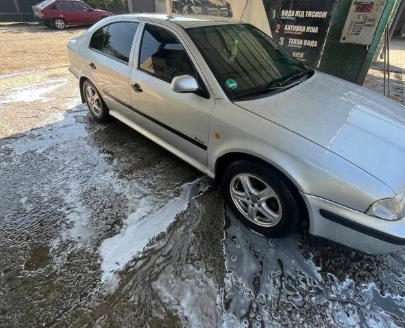 Серый Шкода Октавия, объемом двигателя 1.6 л и пробегом 220 тыс. км за 2750 $, фото 1 на Automoto.ua