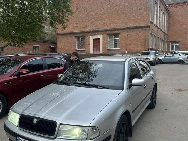 Сірий Шкода Октавія, об'ємом двигуна 2 л та пробігом 300 тис. км за 3300 $, фото 1 на Automoto.ua
