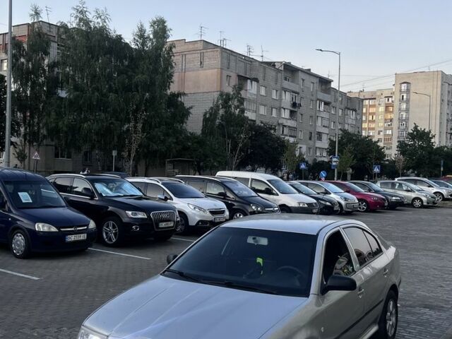 Серый Шкода Октавия, объемом двигателя 2 л и пробегом 500 тыс. км за 3700 $, фото 1 на Automoto.ua