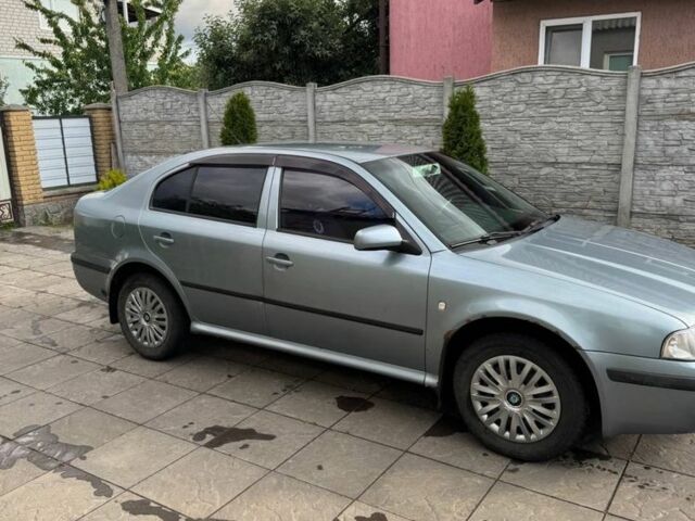 Серый Шкода Октавия, объемом двигателя 1.6 л и пробегом 290 тыс. км за 3900 $, фото 1 на Automoto.ua