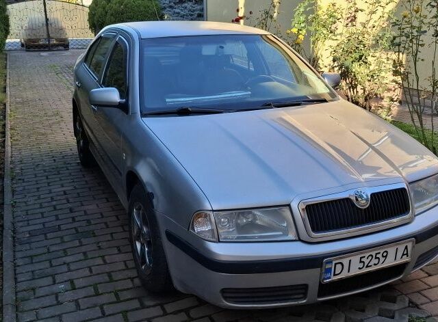 Серый Шкода Октавия, объемом двигателя 2 л и пробегом 296 тыс. км за 4500 $, фото 1 на Automoto.ua