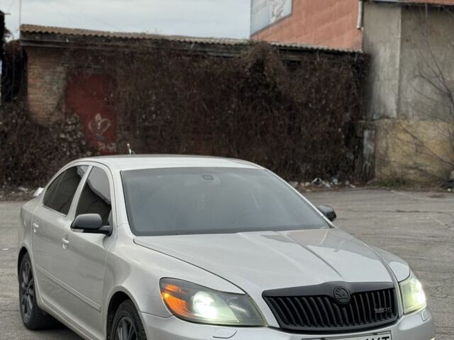 Серый Шкода Октавия, объемом двигателя 2 л и пробегом 248 тыс. км за 5850 $, фото 1 на Automoto.ua