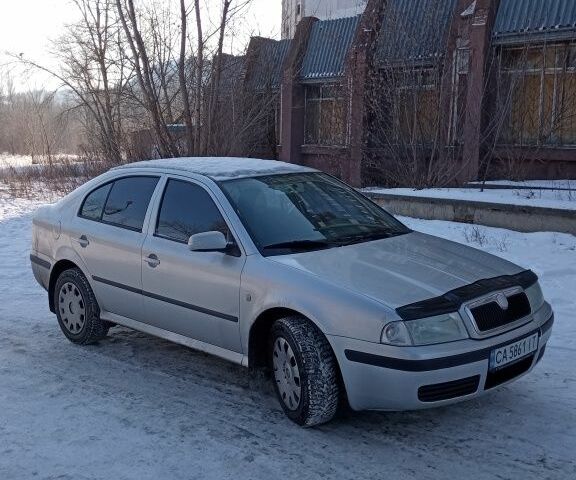 Серый Шкода Октавия, объемом двигателя 1.6 л и пробегом 329 тыс. км за 3500 $, фото 1 на Automoto.ua