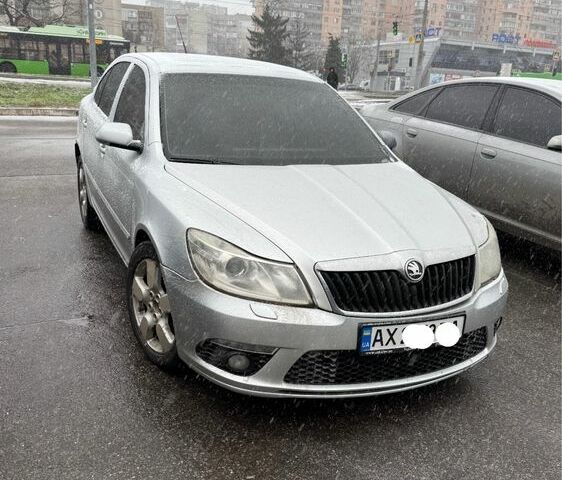 Серый Шкода Октавия, объемом двигателя 2 л и пробегом 300 тыс. км за 6500 $, фото 1 на Automoto.ua