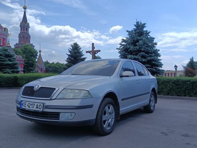 Сірий Шкода Октавія, об'ємом двигуна 2 л та пробігом 220 тис. км за 5500 $, фото 1 на Automoto.ua