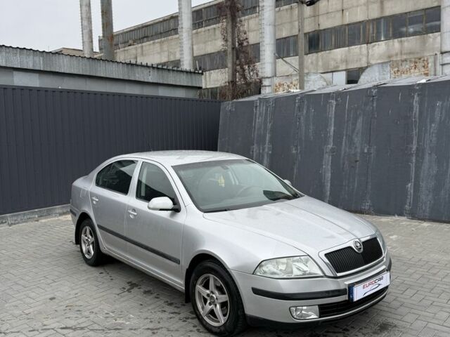 Сірий Шкода Октавія, об'ємом двигуна 0 л та пробігом 300 тис. км за 3200 $, фото 1 на Automoto.ua