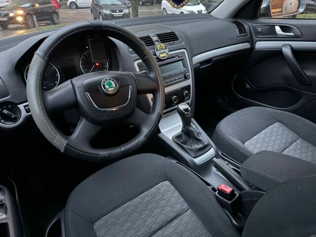 Сірий Шкода Октавія, об'ємом двигуна 1.8 л та пробігом 159 тис. км за 7585 $, фото 1 на Automoto.ua