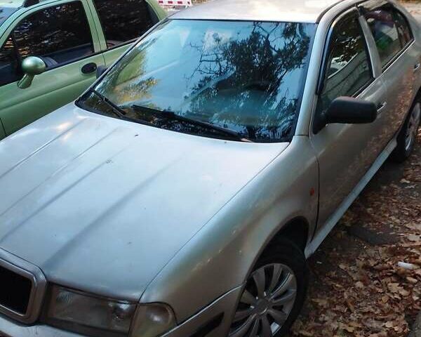 Серый Шкода Октавия, объемом двигателя 1.6 л и пробегом 313 тыс. км за 1999 $, фото 1 на Automoto.ua