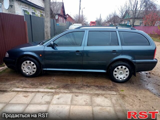 Серый Шкода Октавия, объемом двигателя 1.6 л и пробегом 300 тыс. км за 4000 $, фото 1 на Automoto.ua