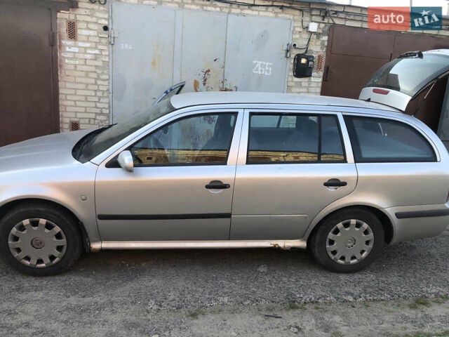 Серый Шкода Октавия, объемом двигателя 1.6 л и пробегом 320 тыс. км за 3700 $, фото 1 на Automoto.ua