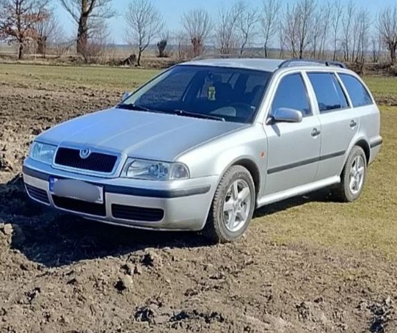 Сірий Шкода Октавія, об'ємом двигуна 2 л та пробігом 220 тис. км за 3500 $, фото 1 на Automoto.ua