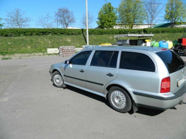 Серый Шкода Октавия, объемом двигателя 1.6 л и пробегом 260 тыс. км за 4200 $, фото 1 на Automoto.ua