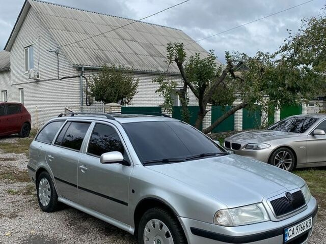 Сірий Шкода Октавія, об'ємом двигуна 1.6 л та пробігом 300 тис. км за 3350 $, фото 1 на Automoto.ua