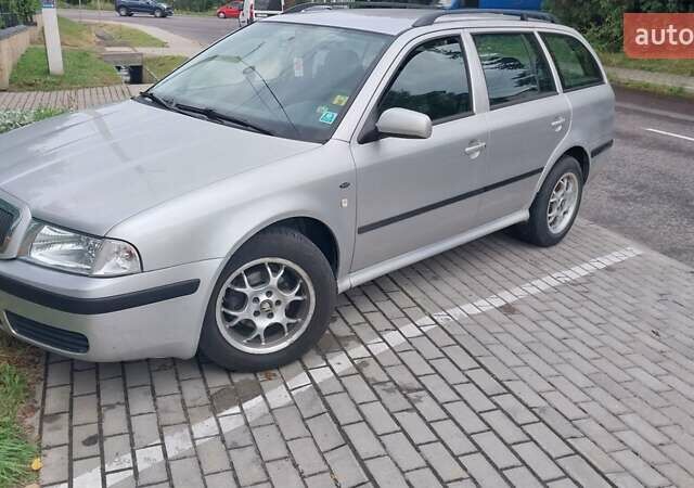 Серый Шкода Октавия, объемом двигателя 1.6 л и пробегом 250 тыс. км за 3100 $, фото 1 на Automoto.ua