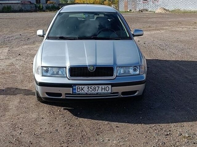 Серый Шкода Октавия, объемом двигателя 1.6 л и пробегом 285 тыс. км за 3950 $, фото 1 на Automoto.ua