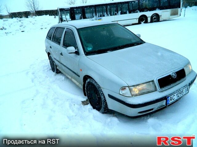 Серый Шкода Октавия, объемом двигателя 1.6 л и пробегом 263 тыс. км за 3815 $, фото 1 на Automoto.ua