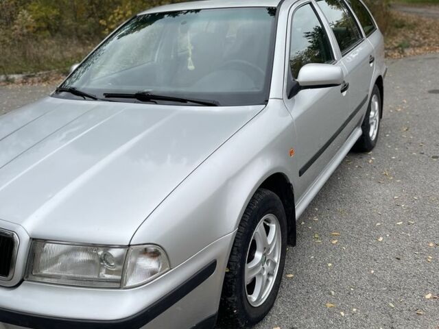 Серый Шкода Октавия, объемом двигателя 1.6 л и пробегом 272 тыс. км за 4200 $, фото 1 на Automoto.ua