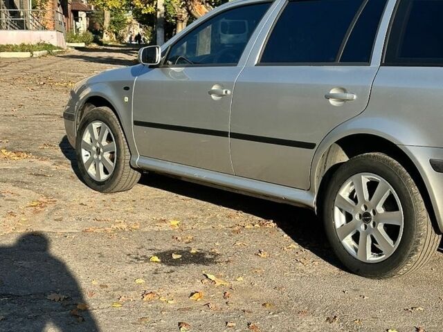 Сірий Шкода Октавія, об'ємом двигуна 1.6 л та пробігом 265 тис. км за 4250 $, фото 1 на Automoto.ua