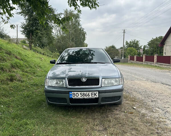 Серый Шкода Октавия, объемом двигателя 1.6 л и пробегом 303 тыс. км за 3800 $, фото 1 на Automoto.ua