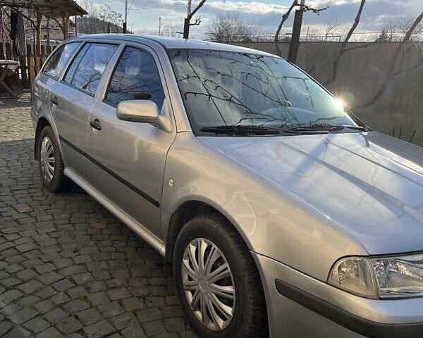 Серый Шкода Октавия, объемом двигателя 1.6 л и пробегом 311 тыс. км за 3800 $, фото 1 на Automoto.ua