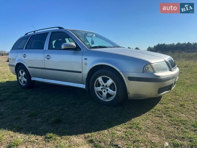 Серый Шкода Октавия, объемом двигателя 1.6 л и пробегом 228 тыс. км за 3900 $, фото 1 на Automoto.ua