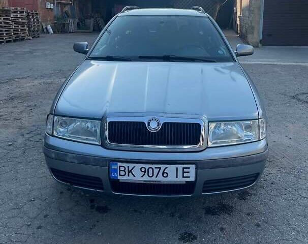 Серый Шкода Октавия, объемом двигателя 1.6 л и пробегом 235 тыс. км за 3800 $, фото 1 на Automoto.ua