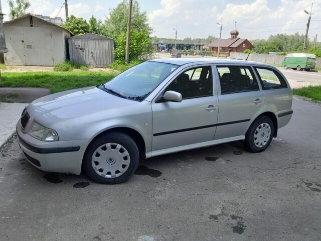 Серый Шкода Октавия, объемом двигателя 0 л и пробегом 220 тыс. км за 4000 $, фото 1 на Automoto.ua