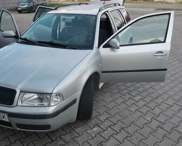 Серый Шкода Октавия, объемом двигателя 1.6 л и пробегом 238 тыс. км за 4200 $, фото 1 на Automoto.ua