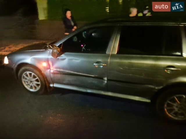 Сірий Шкода Октавія, об'ємом двигуна 1.6 л та пробігом 300 тис. км за 2950 $, фото 1 на Automoto.ua