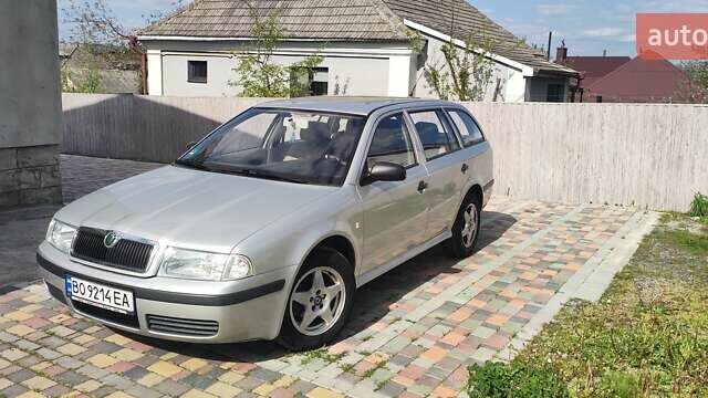 Серый Шкода Октавия, объемом двигателя 1.6 л и пробегом 217 тыс. км за 4500 $, фото 1 на Automoto.ua