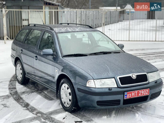 Серый Шкода Октавия, объемом двигателя 1.6 л и пробегом 209 тыс. км за 5750 $, фото 1 на Automoto.ua