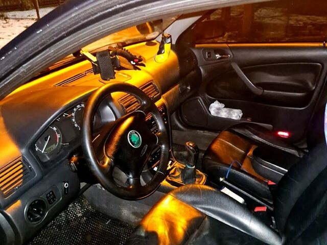 Сірий Шкода Октавія, об'ємом двигуна 1.8 л та пробігом 400 тис. км за 4400 $, фото 1 на Automoto.ua