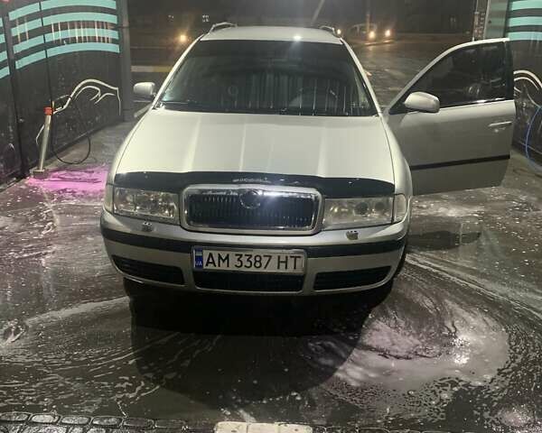 Серый Шкода Октавия, объемом двигателя 1.6 л и пробегом 305 тыс. км за 4000 $, фото 1 на Automoto.ua