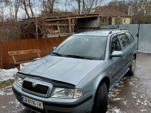 Серый Шкода Октавия, объемом двигателя 1.6 л и пробегом 243 тыс. км за 5400 $, фото 1 на Automoto.ua