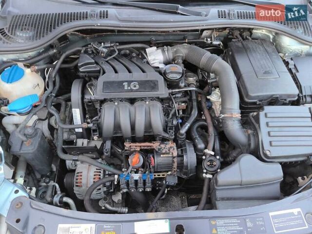 Серый Шкода Октавия, объемом двигателя 1.6 л и пробегом 310 тыс. км за 4000 $, фото 1 на Automoto.ua