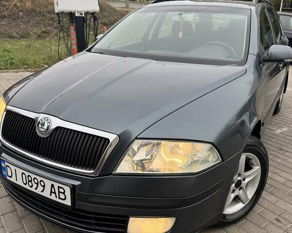 Серый Шкода Октавия, объемом двигателя 1.6 л и пробегом 322 тыс. км за 4850 $, фото 1 на Automoto.ua