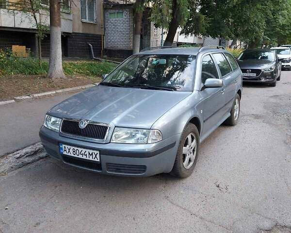 Серый Шкода Октавия, объемом двигателя 1.6 л и пробегом 223 тыс. км за 6000 $, фото 1 на Automoto.ua