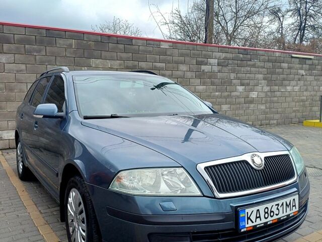 Серый Шкода Октавия, объемом двигателя 1.6 л и пробегом 213 тыс. км за 5500 $, фото 1 на Automoto.ua