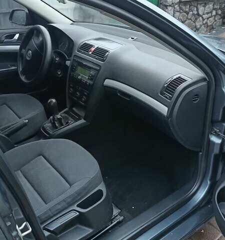 Серый Шкода Октавия, объемом двигателя 1.6 л и пробегом 263 тыс. км за 4599 $, фото 1 на Automoto.ua