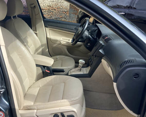 Шкода Октавия 2005 в Черкассах на Automoto.ua Серый Шкода Октавия, объемом двигателя 2 л и пробегом 286 тыс. км за 6800 $, фото 1 на Automoto.ua