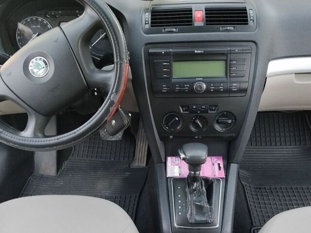 Серый Шкода Октавия, объемом двигателя 1.6 л и пробегом 155 тыс. км за 6600 $, фото 1 на Automoto.ua