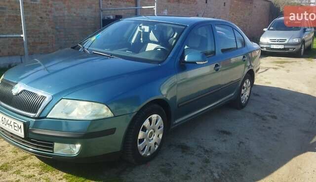 Серый Шкода Октавия, объемом двигателя 1.6 л и пробегом 248 тыс. км за 5600 $, фото 1 на Automoto.ua