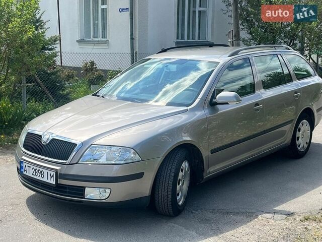 Серый Шкода Октавия, объемом двигателя 1.6 л и пробегом 225 тыс. км за 6900 $, фото 1 на Automoto.ua