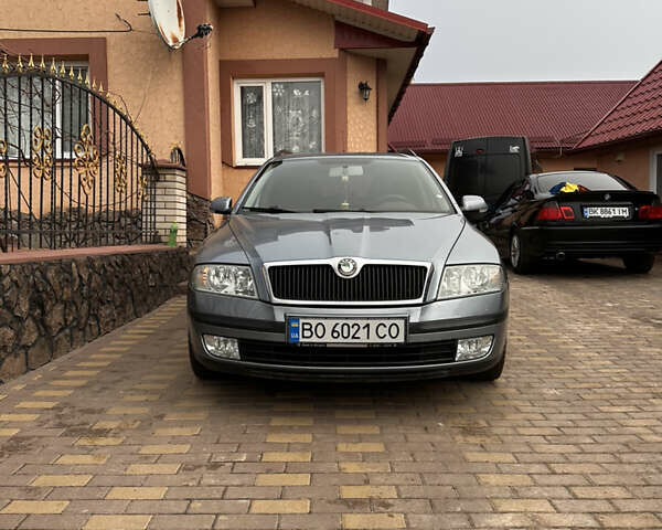 Серый Шкода Октавия, объемом двигателя 1.6 л и пробегом 220 тыс. км за 5350 $, фото 1 на Automoto.ua